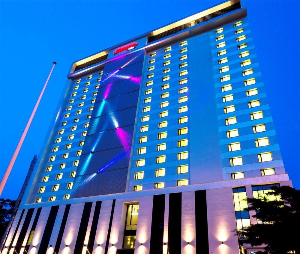 Hampton By Hilton Centre Hotell 3*