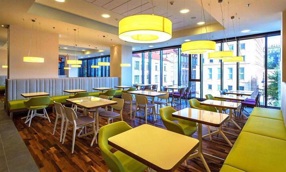 Hampton By Hilton Centre Hotell 3*